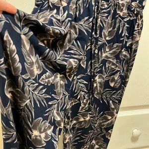 Hollister jumpsuit, only worn once, looks new!